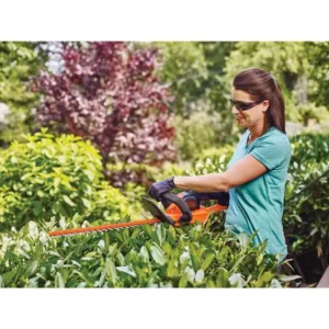 BLACK+DECKER 24 in. 40V MAX Lithium-Ion Cordless POWERCUT Hedge Trimmer with (1) 1.5Ah Battery and Charger Included