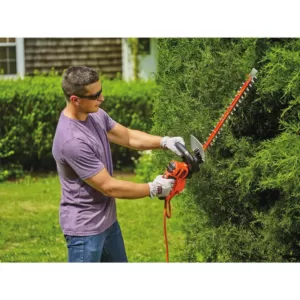 BLACK+DECKER 22 in. SAWBLADE 4 Amp Corded Electric Hedge Trimmer