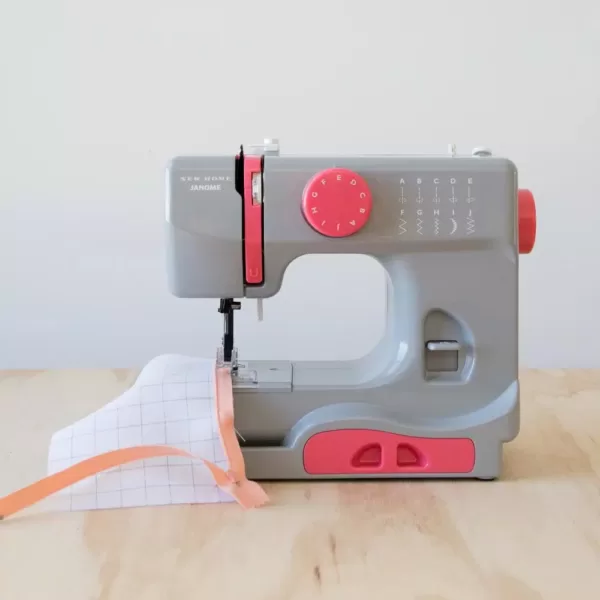 Janome Basic 10-Stitch Graceful Sewing Machine