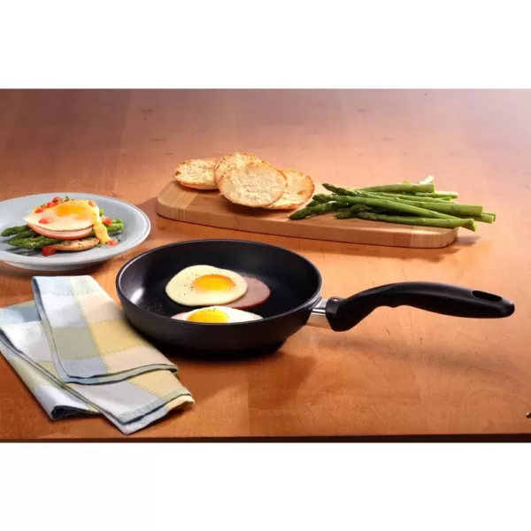 Swiss Diamond Classic Series 8 in. Cast Aluminum Nonstick Frying Pan in Gray with Glass Lid