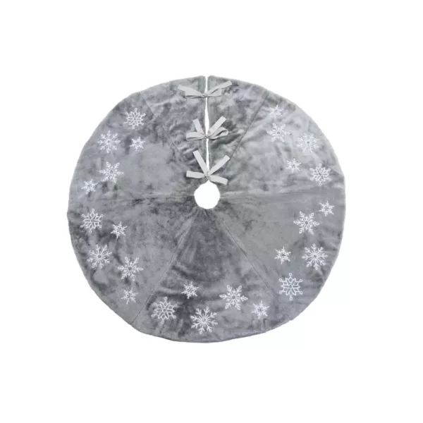 Manor Luxe 56 in. Snowflake Sequin Soft Plush Furry Round Christmas Tree Skirt in Grey